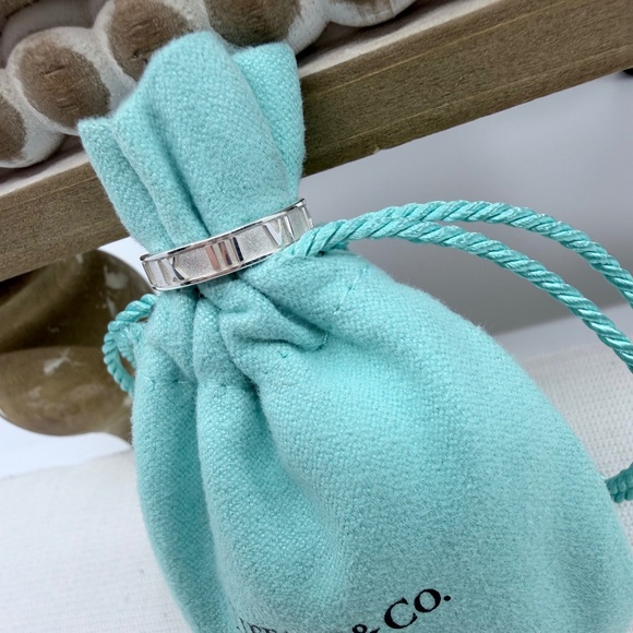 New Tiffany & Co Atlas Band Ring in Silver, Sz 5 - Picture 3 of 5